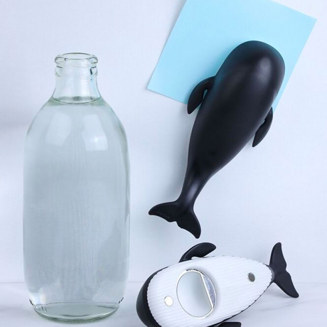 MOBY hval øloplukker magnet, sort/hvid